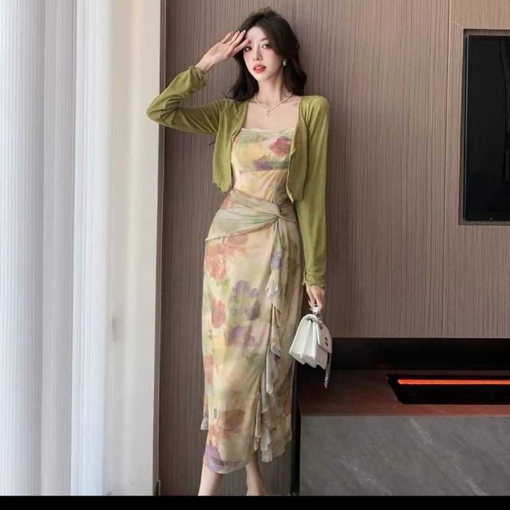 Clothes - Picture 6 of 6
